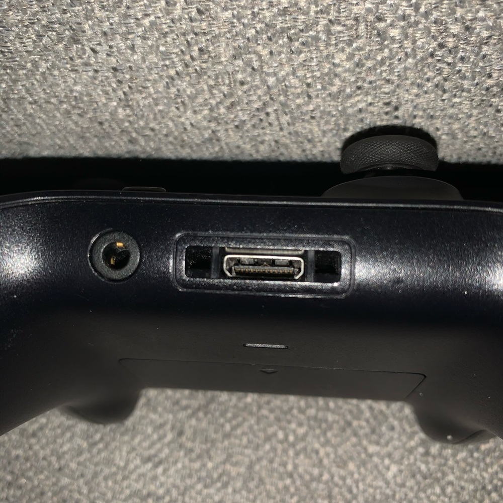 BASICALLY NEW - USED ONCE Black Xbox 1 Controller - Picture 5 of 5